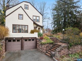 69 Sussex Road, Tenafly, NJ 07670