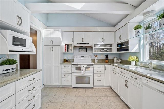 6 Maple Drive, Bedford, NH 03110