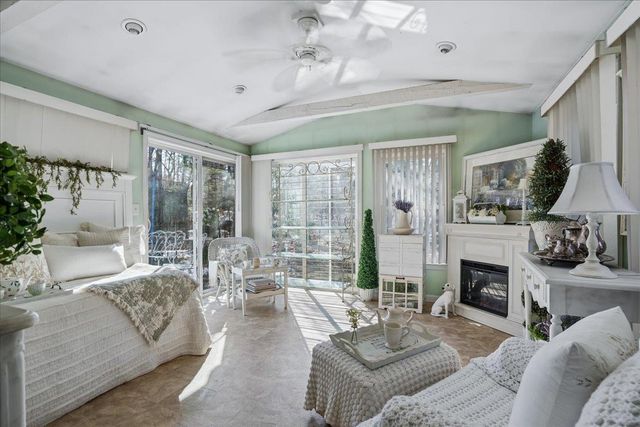 6 Maple Drive, Bedford, NH 03110