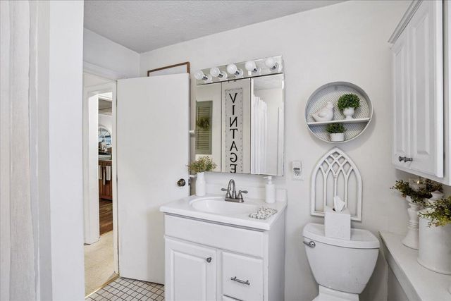 6 Maple Drive, Bedford, NH 03110