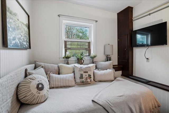 6 Maple Drive, Bedford, NH 03110