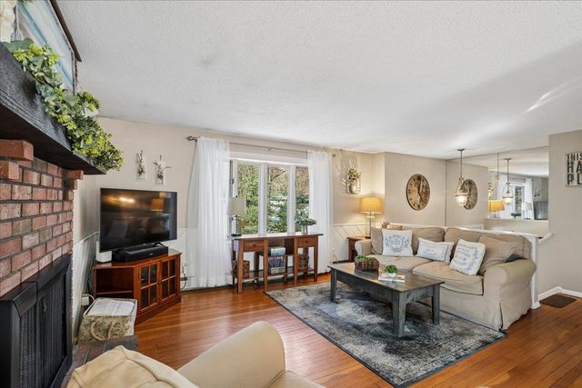 6 Maple Drive, Bedford, NH 03110