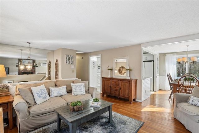 6 Maple Drive, Bedford, NH 03110