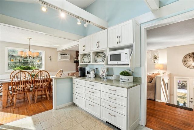 6 Maple Drive, Bedford, NH 03110