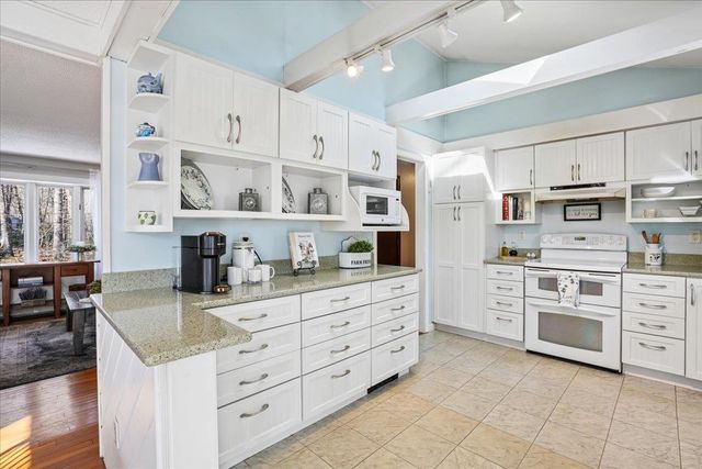 6 Maple Drive, Bedford, NH 03110