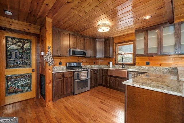 247 Toccoa Overlook Drive, Blue Ridge, GA 30513