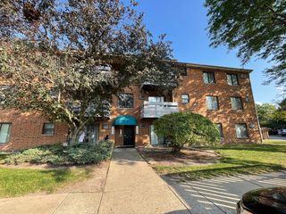 1343 N Winslowe Drive 203, Palatine, IL 60074