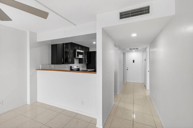 12 Royal Palm Way 501, Boca Raton, FL 33432