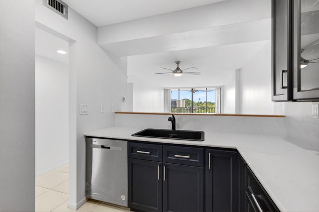 12 Royal Palm Way 501, Boca Raton, FL 33432