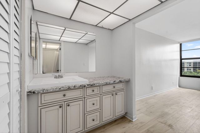 12 Royal Palm Way 501, Boca Raton, FL 33432
