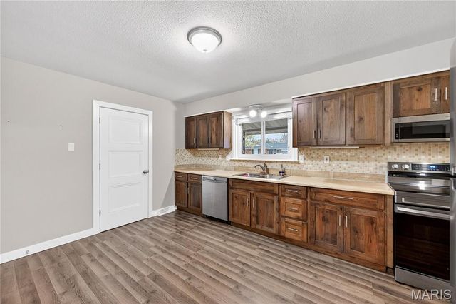 12 Tomahawk Lane, Warrenton, MO 63383