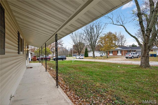 12 Tomahawk Lane, Warrenton, MO 63383