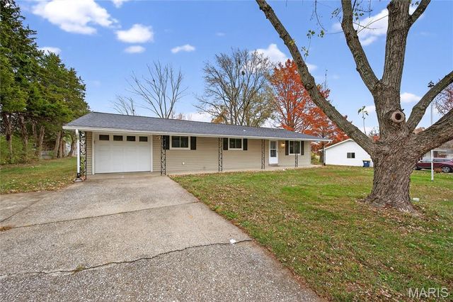 12 Tomahawk Lane, Warrenton, MO 63383