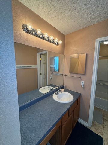 6785 Theresia St, Robstown, TX 78380