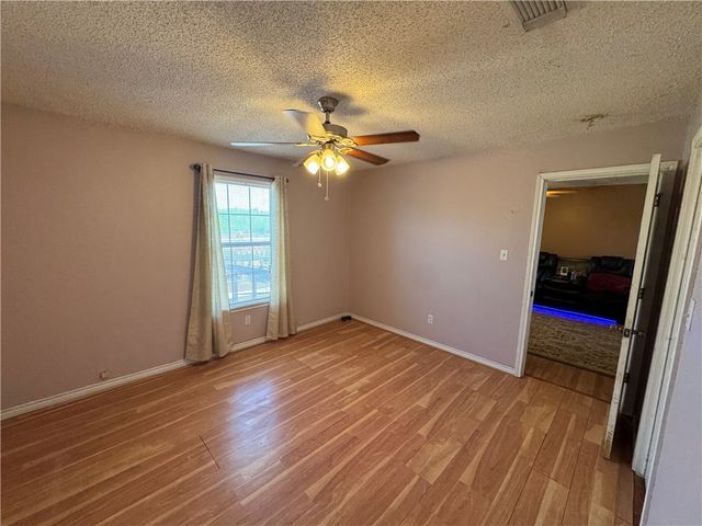 6785 Theresia St, Robstown, TX 78380