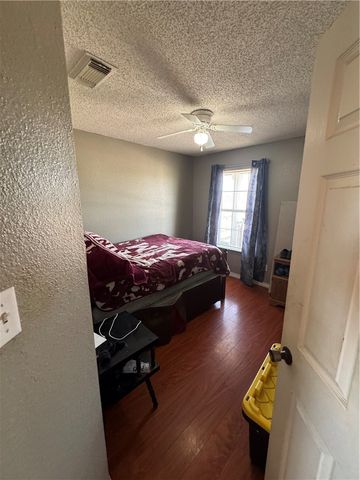 6785 Theresia St, Robstown, TX 78380