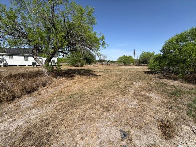 6785 Theresia St, Robstown, TX 78380