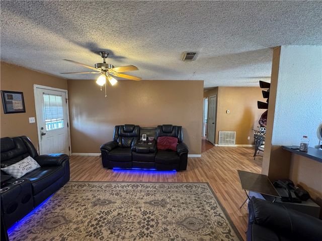 6785 Theresia St, Robstown, TX 78380
