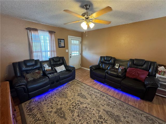 6785 Theresia St, Robstown, TX 78380