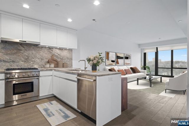 320 Adolphus Avenue 812, Cliffside Park, NJ 07010