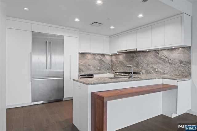 320 Adolphus Avenue 812, Cliffside Park, NJ 07010