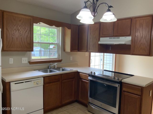 110 Littleleaf Court, Jacksonville, NC 28540