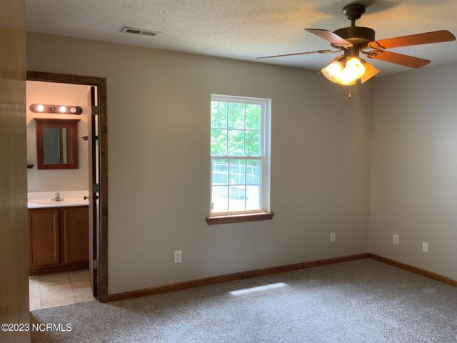 110 Littleleaf Court, Jacksonville, NC 28540