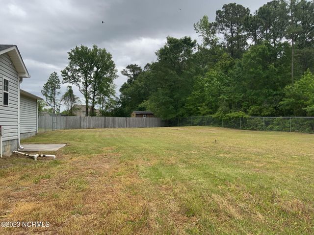 110 Littleleaf Court, Jacksonville, NC 28540