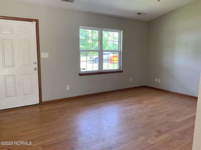 110 Littleleaf Court, Jacksonville, NC 28540