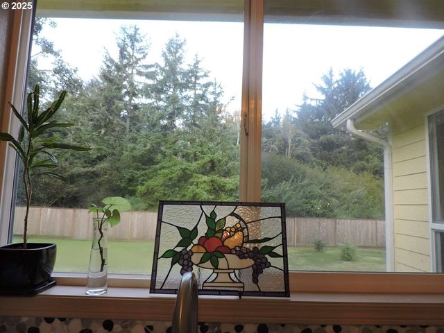 47 Sw GARDENIA Ave, Warrenton, OR 97146