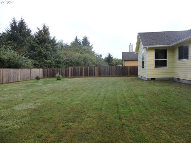 47 Sw GARDENIA Ave, Warrenton, OR 97146