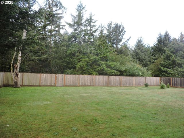 47 Sw GARDENIA Ave, Warrenton, OR 97146