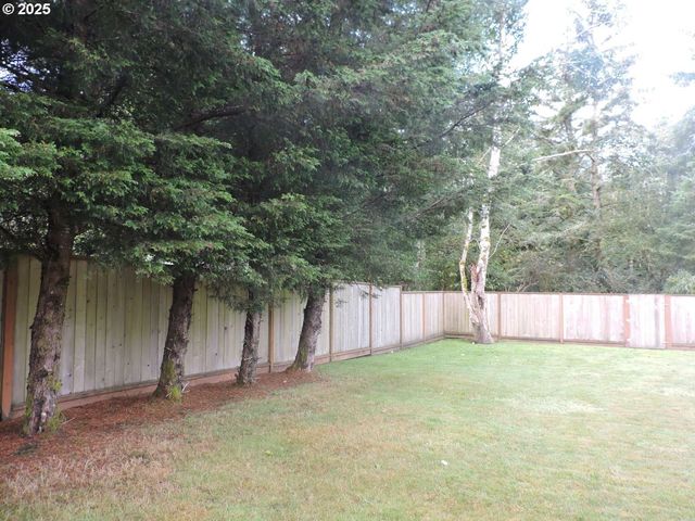 47 Sw GARDENIA Ave, Warrenton, OR 97146