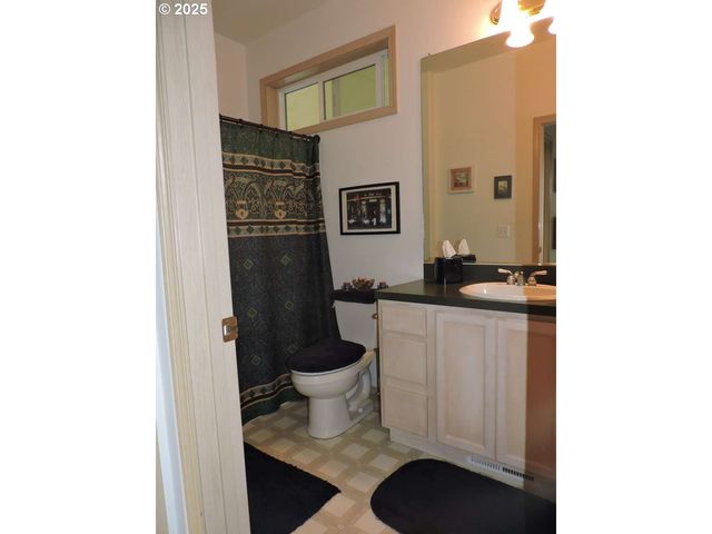 47 Sw GARDENIA Ave, Warrenton, OR 97146