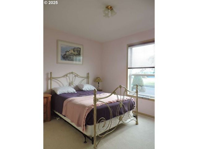 47 Sw GARDENIA Ave, Warrenton, OR 97146