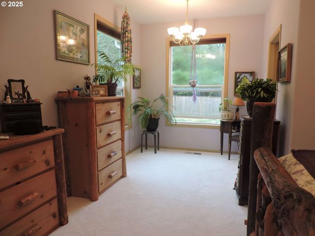 47 Sw GARDENIA Ave, Warrenton, OR 97146