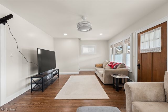 2126 Elbur Avenue, Lakewood, OH 44107