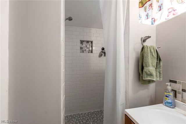 2126 Elbur Avenue, Lakewood, OH 44107