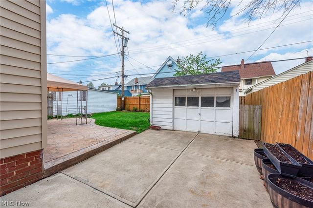 2126 Elbur Avenue, Lakewood, OH 44107