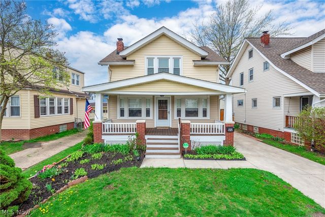 2126 Elbur Avenue, Lakewood, OH 44107