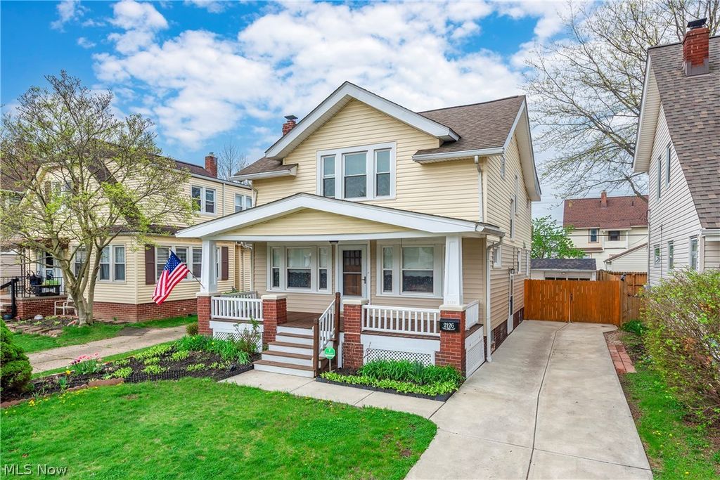 2126 Elbur Avenue, Lakewood, OH 44107