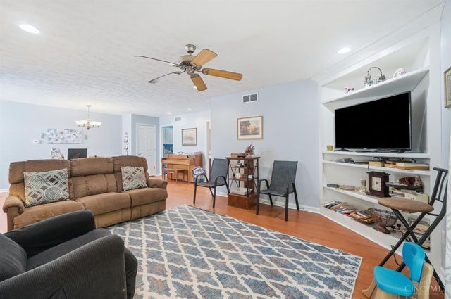 2022 Brell Drive, Middletown, OH 45042