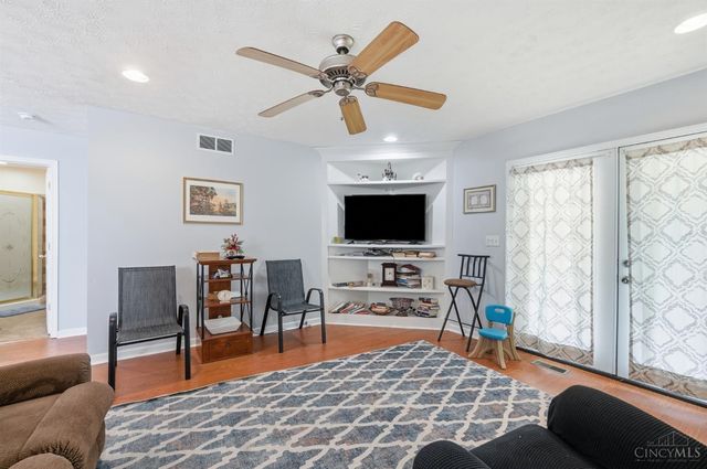 2022 Brell Drive, Middletown, OH 45042
