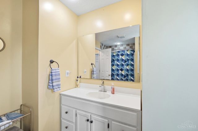 2022 Brell Drive, Middletown, OH 45042