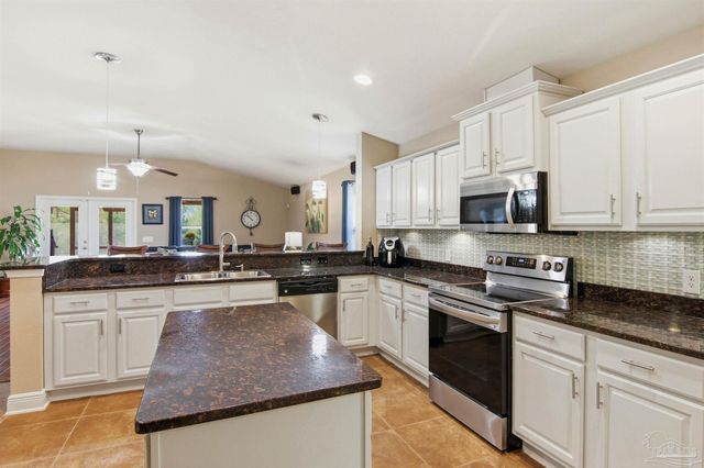 5808 Dunridge Dr, Pace, FL 32571