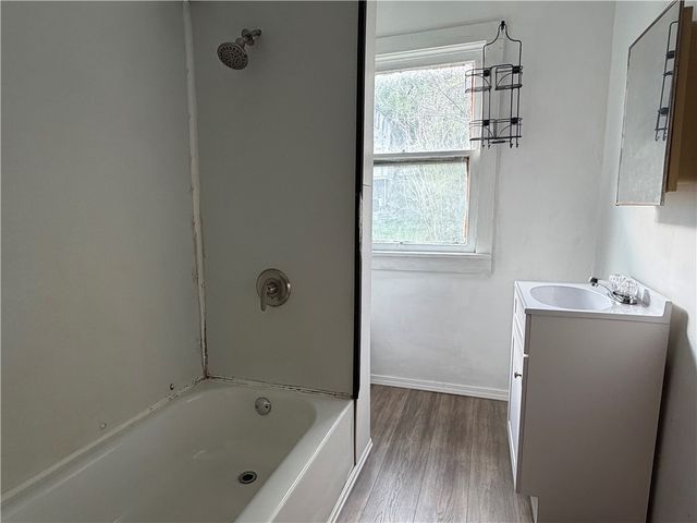 619 N Cedar St, New Castle, PA 16102