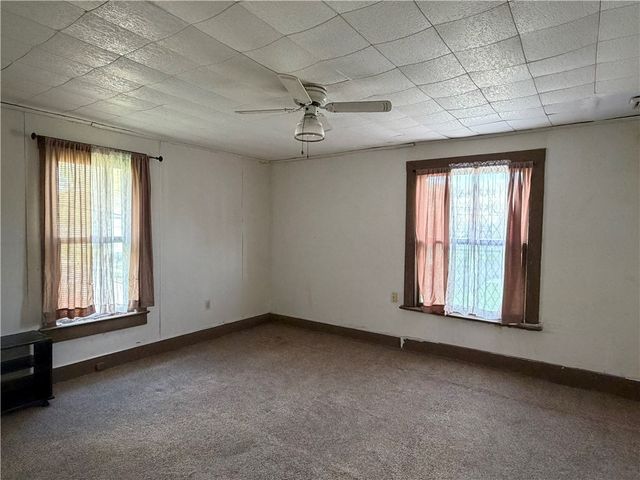 619 N Cedar St, New Castle, PA 16102