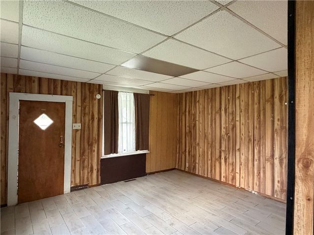 619 N Cedar St, New Castle, PA 16102