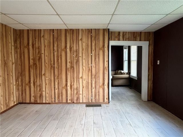 619 N Cedar St, New Castle, PA 16102