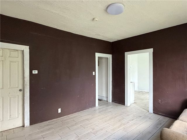 619 N Cedar St, New Castle, PA 16102
